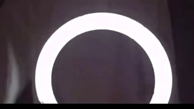 我会带着月亮的温柔和星星的光亮，顺着银河进入你的梦里