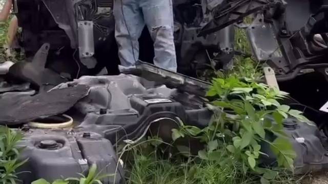 宝马5系车壳切割拆车配件