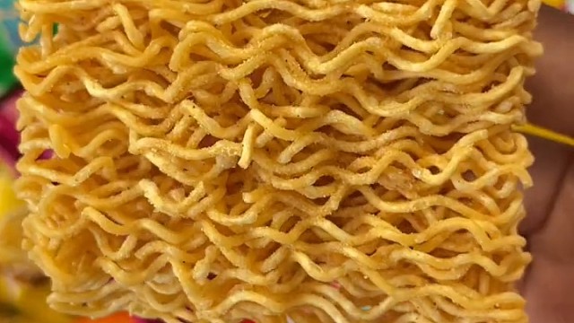 五种口味的干脆面，好吃不贵，口感酥酥脆脆，满满童年的回忆#零食推荐#干吃面#休闲零食