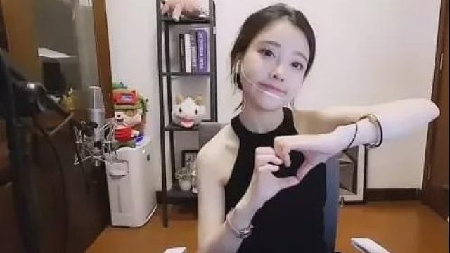 荒野行动匹克跨界联动，开箱299的拖鞋是什么体验？