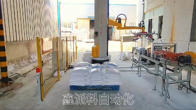 立柱码垛机占地小省空间适合中小企业，时产200-400包。#立柱机器人#码垛机