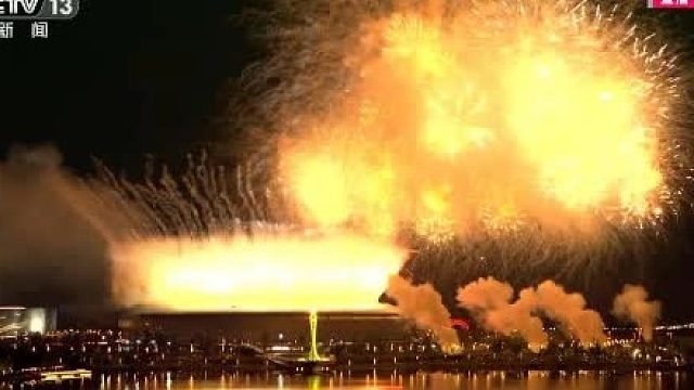 独家视频丨金色焰火“花开迎客”！成都大运会主题曲激情唱响