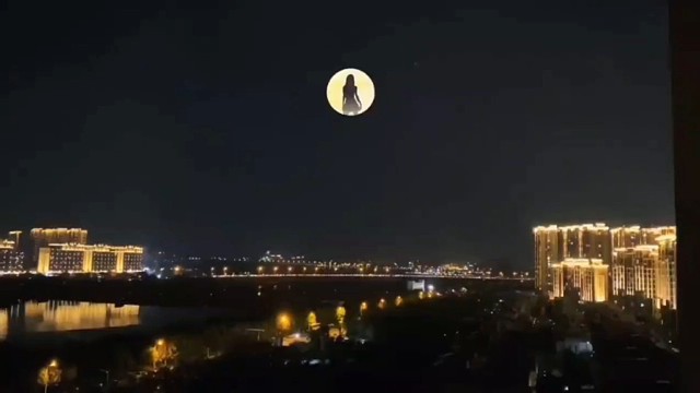 今夜的月亮很圆，我也非常想你