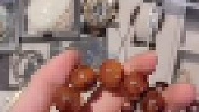 富哥们家的衣帽间整的跟商场展柜一样