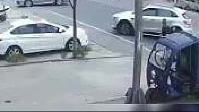 老司机们说说看，小车司机有多大责任呢？