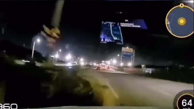 车辆正常行驶突然路中间冒出一个花基，车辆躲避不及铲过花基！