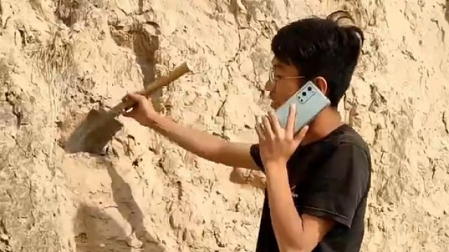 你是不是挖到没有信号了，才出来的