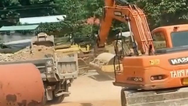 我说大哥，咱干活能不能靠点谱，好不容易托关系让你来干活，你还把饭碗给丢了。。。