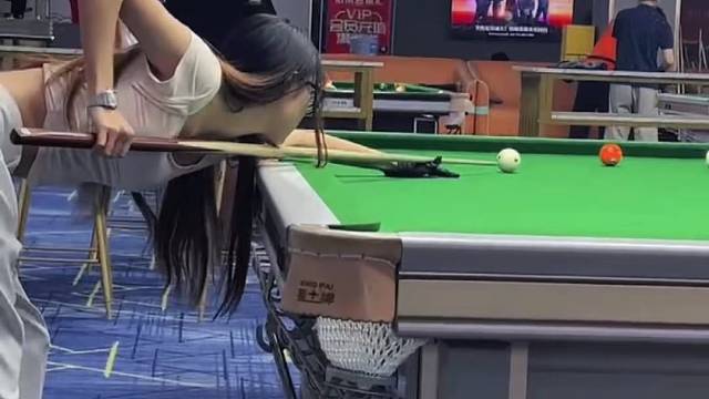 找个会打球的女朋友多好回信息满就是在打球不会信息就是打上头了