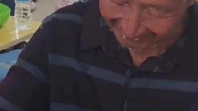 恭喜女孩如愿考得理想大学