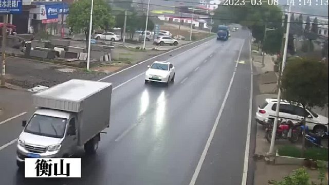 一则事故告诉你为什么”让速不让道“