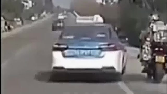 出租车大哥你是故意的吧，好歹提示一下打个转向灯呀！