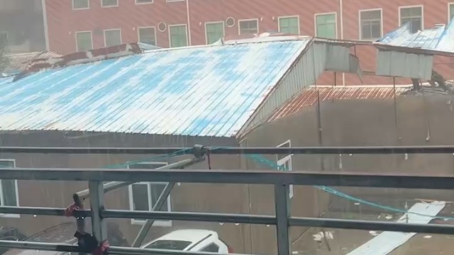 台风过境大家做好防护