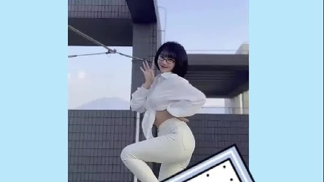 夏天街上全是吊带的小姐姐是怎样的！！