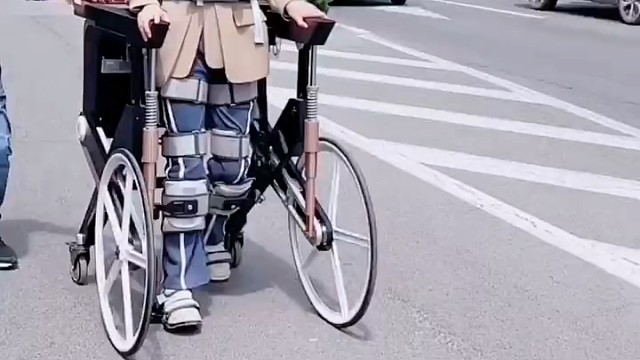 治疗这多种综合治疗措施。目前，该病的主要的治疗手段包括药物治疗、康复治疗和支持性治疗等。药物治疗可能