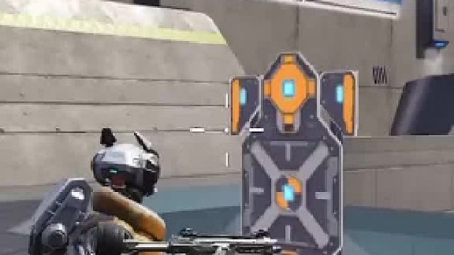 【高能英雄】最快最秒的冲锋枪用它近战再适合不过