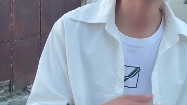 剪个头发还差点挨了一顿打。