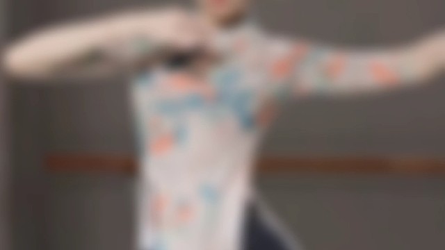 美女们就是喜欢蹦蹦跳跳