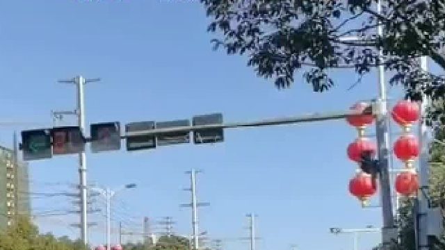 洒水车-8℃洒水作业，致道路结冰多位市民摔倒