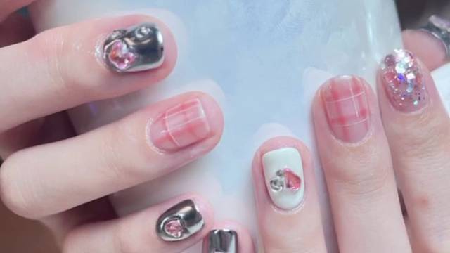 粉色棋盘银色鎏金甲甲