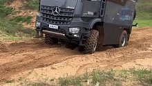 奔驰，挑战沙地，能上去吗！