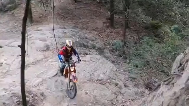 扶什么扶，他让你把他拥下去