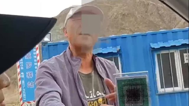 网友吐槽停车10分钟，连人带车收费50元，收费人员怒斥-还想不想出去，就问你一句话