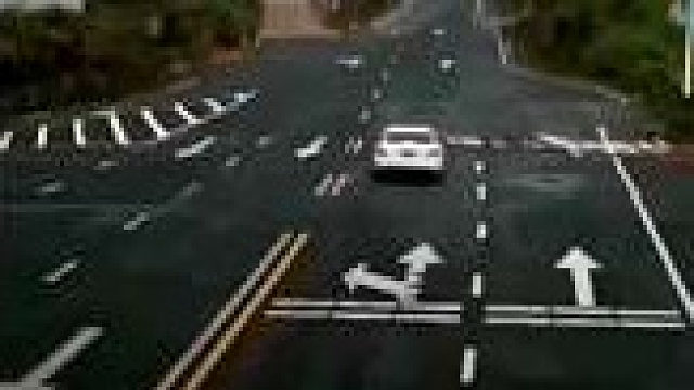 对车内的司机来说，这是犹如末日来临的几十秒