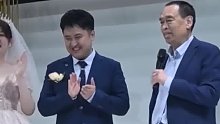 女儿婚礼现场父亲致辞 网友：这老丈人背景太强大