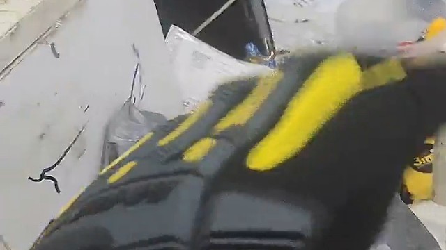 急袭手套原型400，手感不错