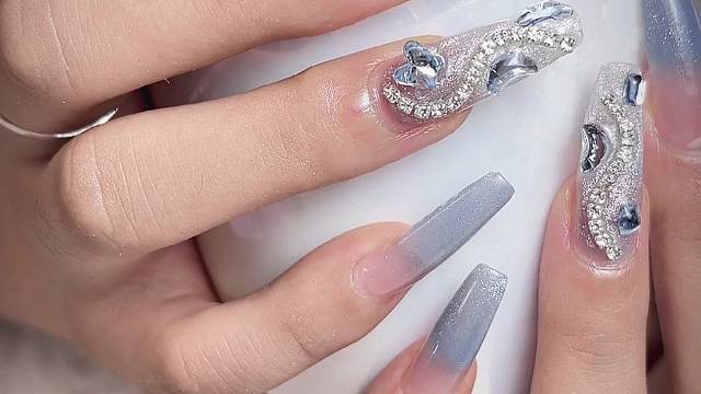 【客照】淡而不素，亮而不闪，温柔而坚定的气质感。