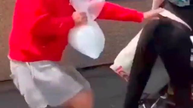 完了。拔鼻Q了。成冷宫了