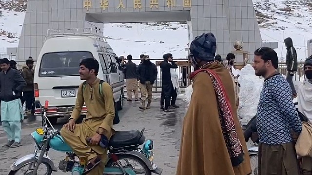 红其拉甫口岸等着出境苏斯特口岸！