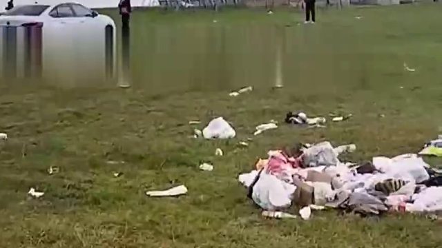游客停车碾压草场垃圾遍地，草原居民怒怼不文明行为：“这些垃圾牛羊吃了会有什么后果”
