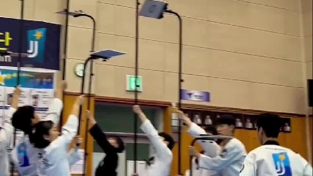 每个动作都是用汗水换来的汗水都是默默付出的