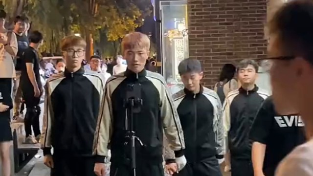 主打一个只要我不尴尬，尴尬的就是别人