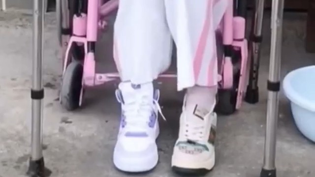 病人一般没有客观的感觉障碍，在整个的病程中，病人的意识始终保持清醒。