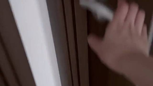 路人穿街过河，好景只有片刻