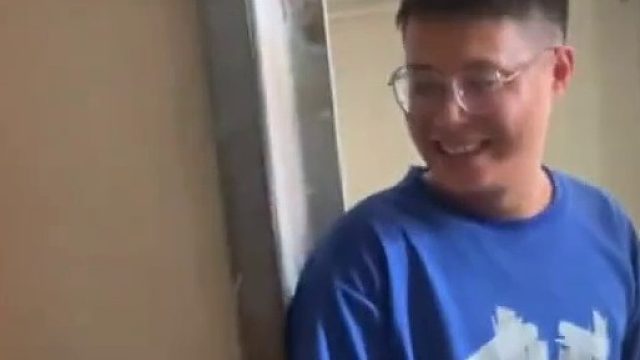 当想要女儿的爸爸得知生了个儿子后，上一秒还在笑，下一秒瞬间变脸