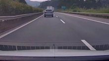 这样开车太不地道了，小车120时速距离这么近你时速80变道过来，完全不顾他人感受
