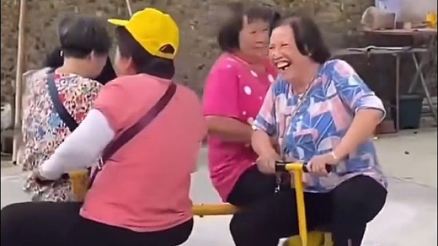 和闺蜜的老年生活，隔着屏幕都觉得好开心