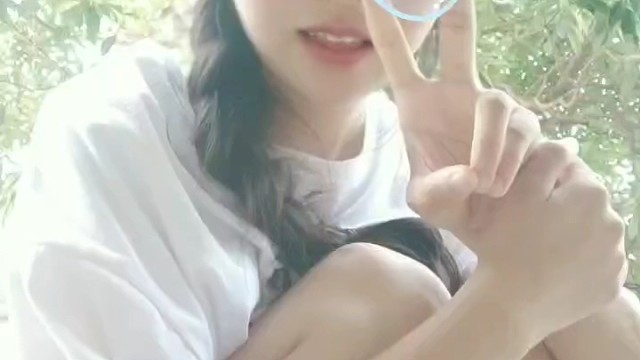 大家帮我看看我的腿直不直[微笑]