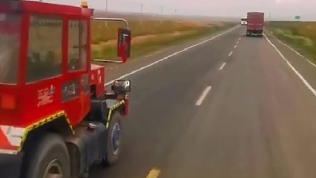 这是什么货车见车必超车真是服了！