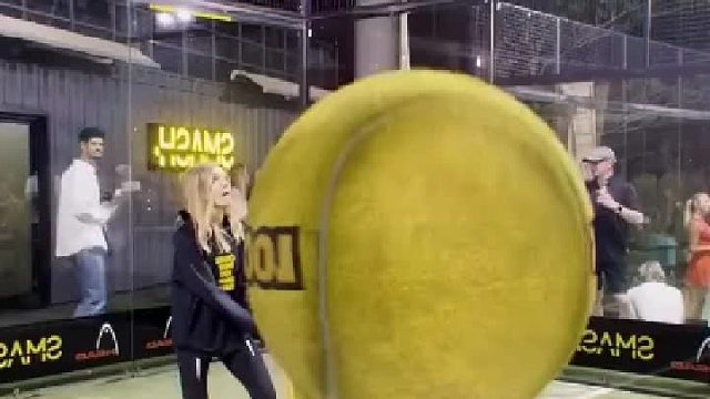 巨型网球比赛，感觉挺好玩的