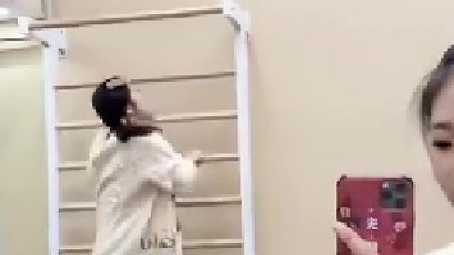 过来人的建议，不要找舞蹈生，你玩不过她