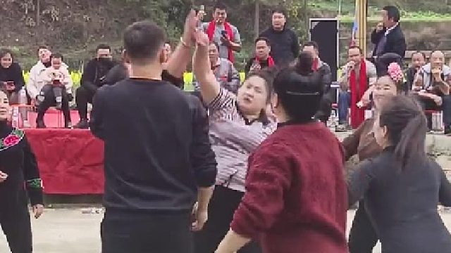 规则如下，一：不准打架，二：不准打裁判，三：球不能带回家