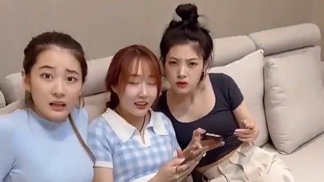 直男：我坐在沙发上，默默把鸡蛋放在肚脐下