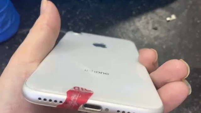 小8小巧玲珑，成色靓内存256够用，还是很受欢迎的