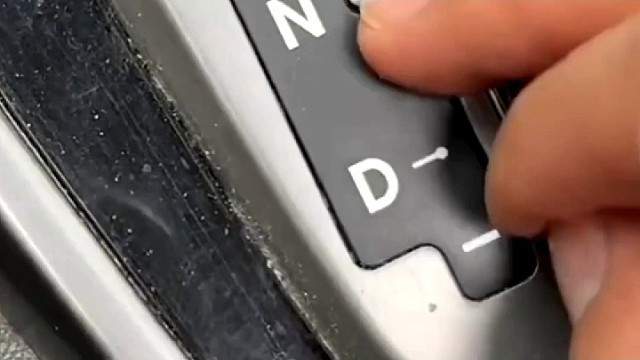 新手开自动挡记住这四点