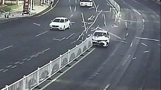 道路千万安全第一条，监控下的画面！